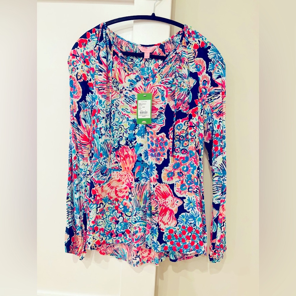NWT Lilly pulitzer size small Willa top. Pristine discontinued pattern.